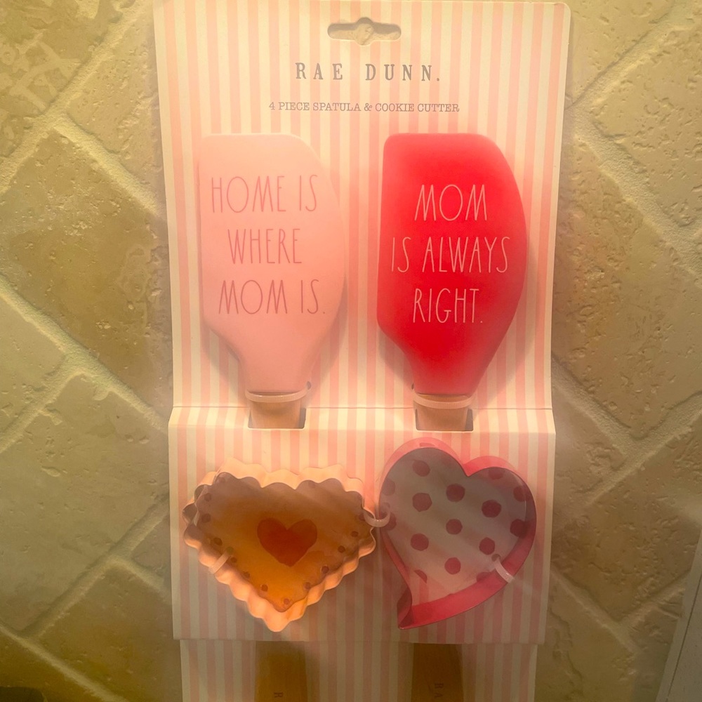 Rae Dunn MOM Spatula & Cookie 🍪 Cutter Set